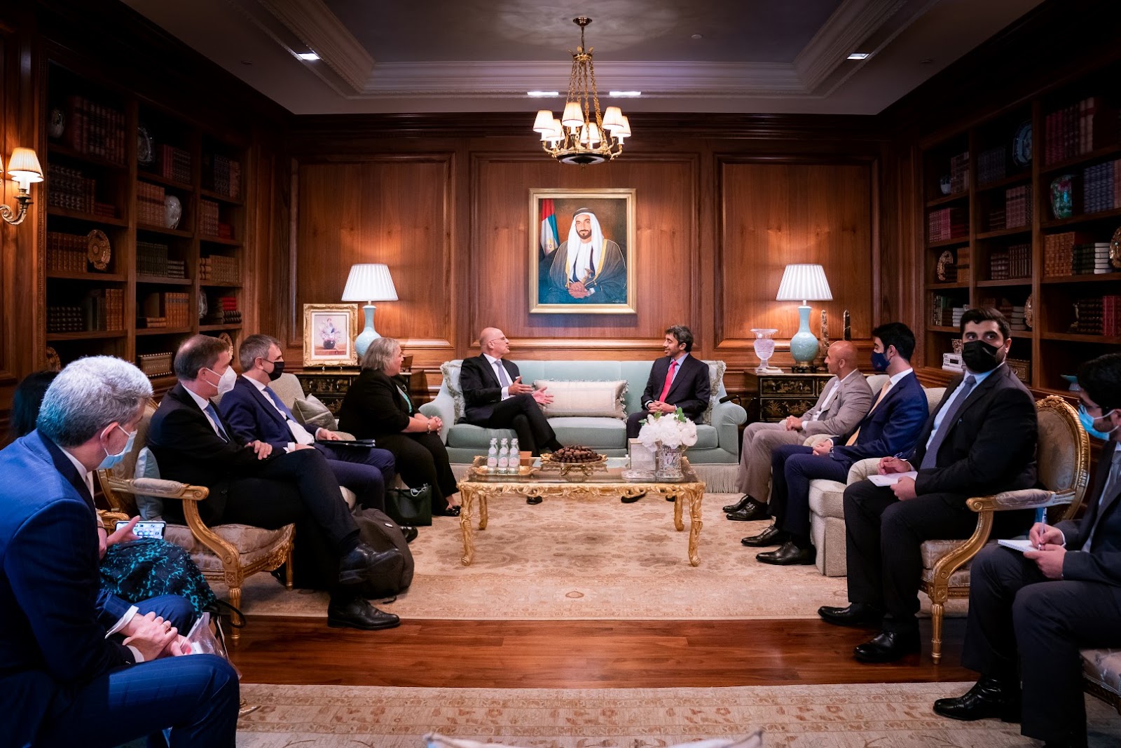 Abdullah bin Zayed meets FM of Greece in Washington